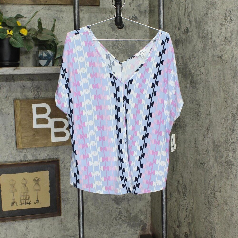 NWT Bar III Womens Plus Size Printed Seamed V-Neck Top 10832262 1X Blue Combo - Picture 2 of 6
